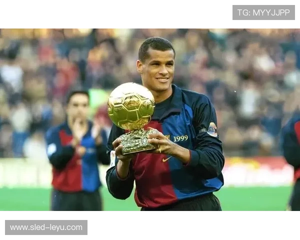 足球巨星荣耀之路：从草根到巅峰的传奇人生与成就